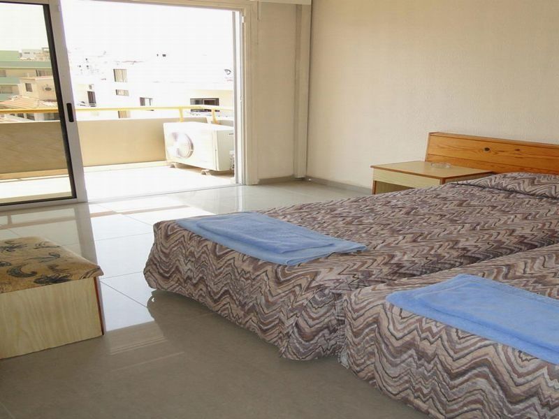 Sunflower Hotel Apartments ลาร์นาคา ภายนอก รูปภาพ