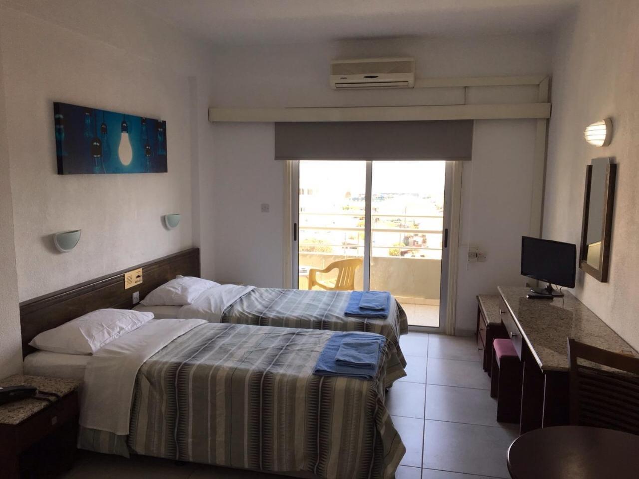 Sunflower Hotel Apartments ลาร์นาคา ภายนอก รูปภาพ