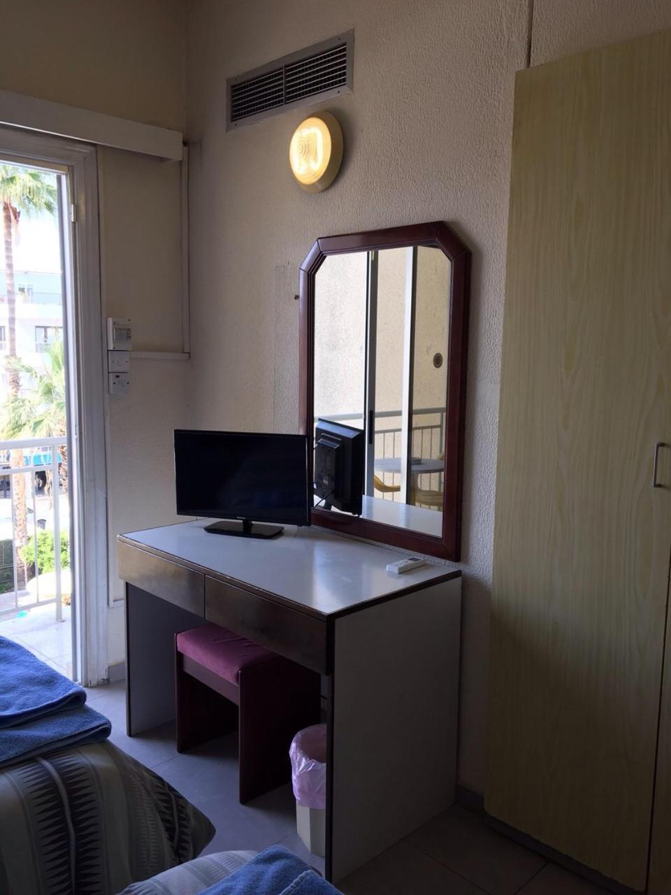 Sunflower Hotel Apartments ลาร์นาคา ภายนอก รูปภาพ